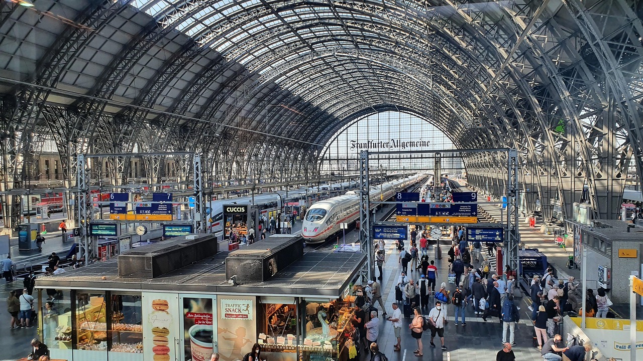 frankfurt-7454540_1280.jpg